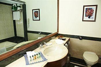 ホテル Club Mahindra White Meadows Manāli エクステリア 写真