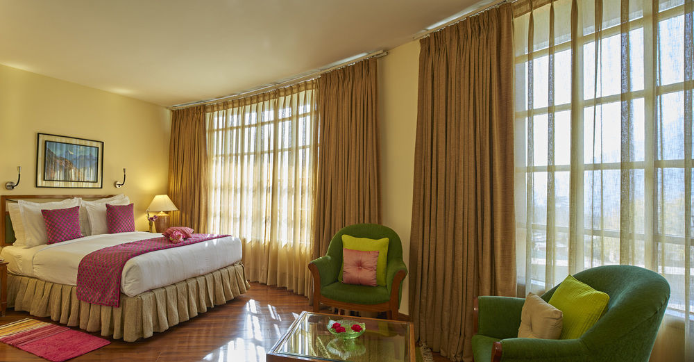 ホテル Club Mahindra White Meadows Manāli エクステリア 写真